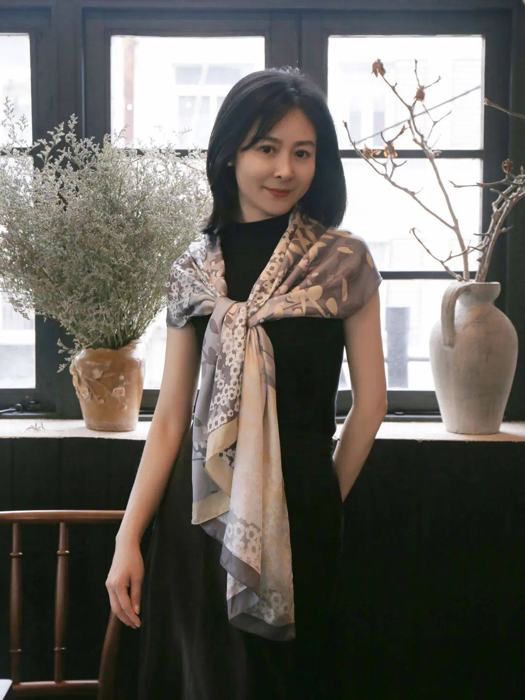 真人试穿通勤不同场景如何搭丝巾博主穿搭灵感来了