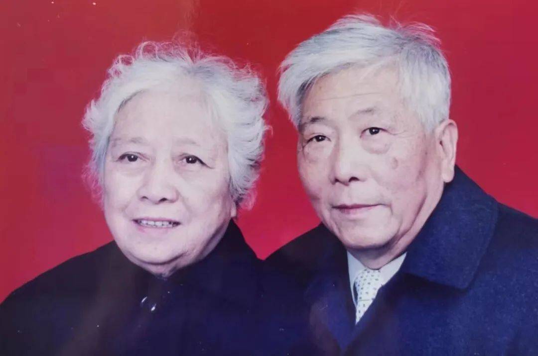 新闻多一点冷美华,镇江人,1957年江苏师范学院物理系毕业直接分配至