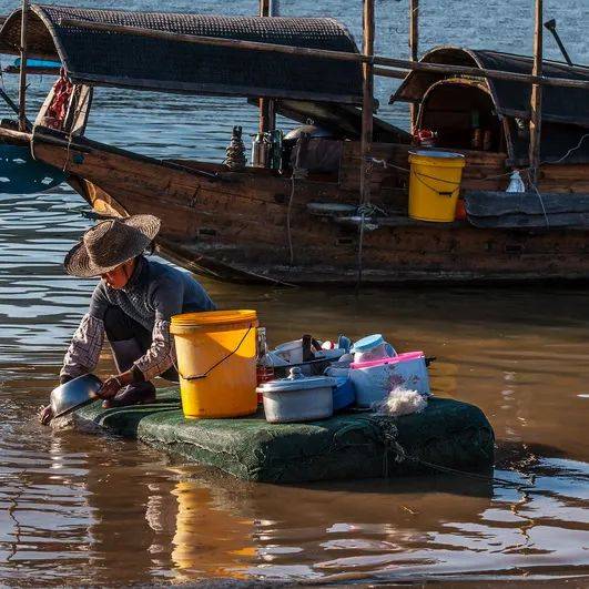 今划旱船迎亲昔披嫁衣舟渡一场完整的疍家水上婚礼大戏!