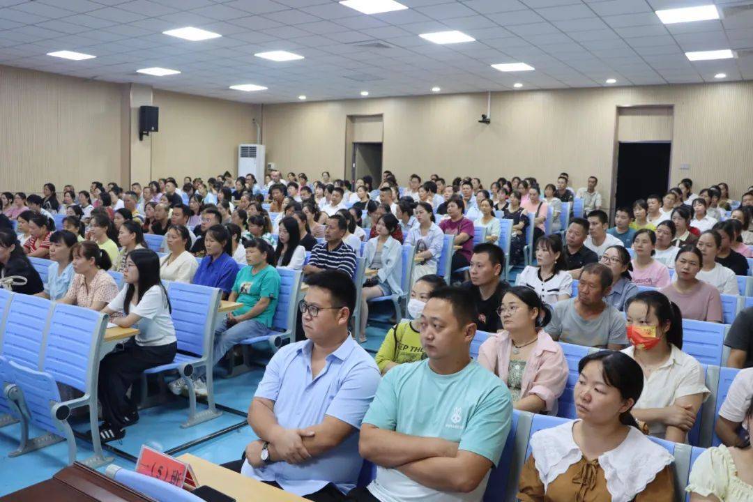 红安县实验小学将充分发挥省级示范教联体的引领作用,持续推进"一校四