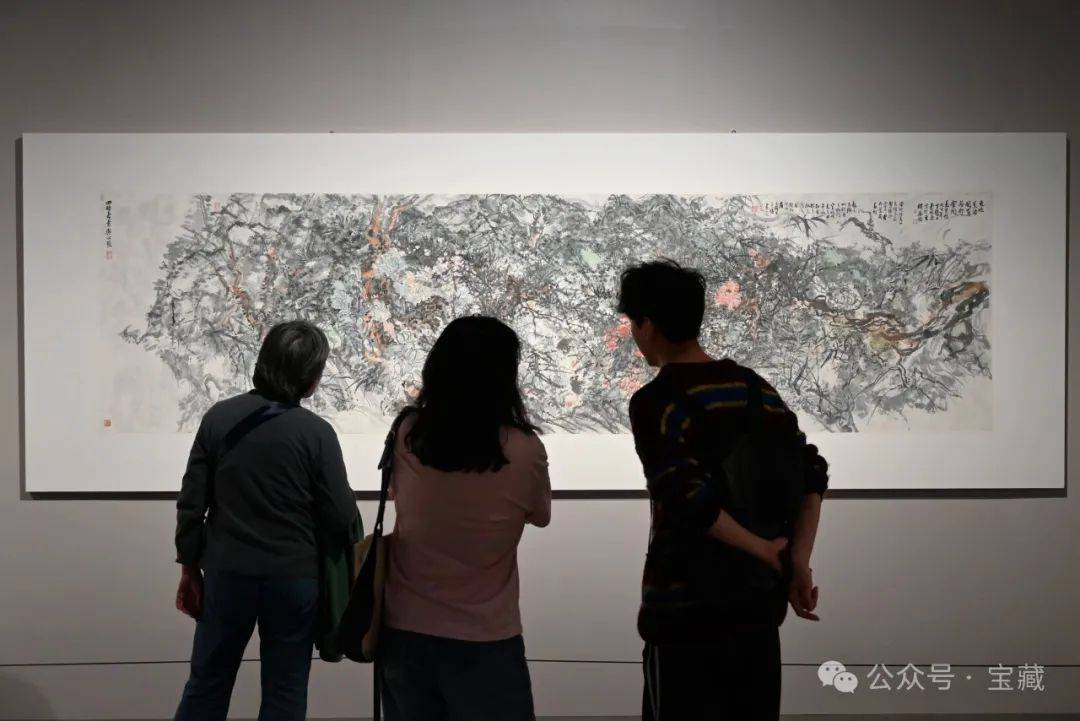中国画学会创会理事,中国美术家协会学术主持,广州画院特聘研究员