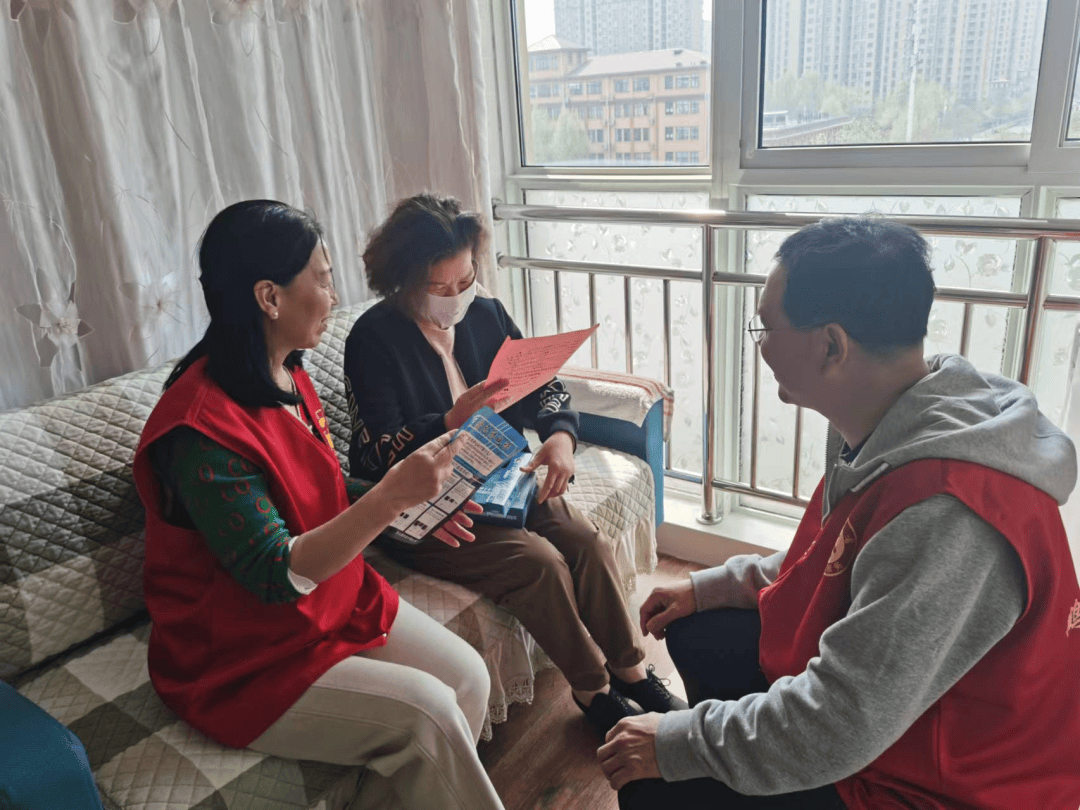 鹤壁市淇滨中学赴淇滨区观景社区开展群众满意度联动共建活动