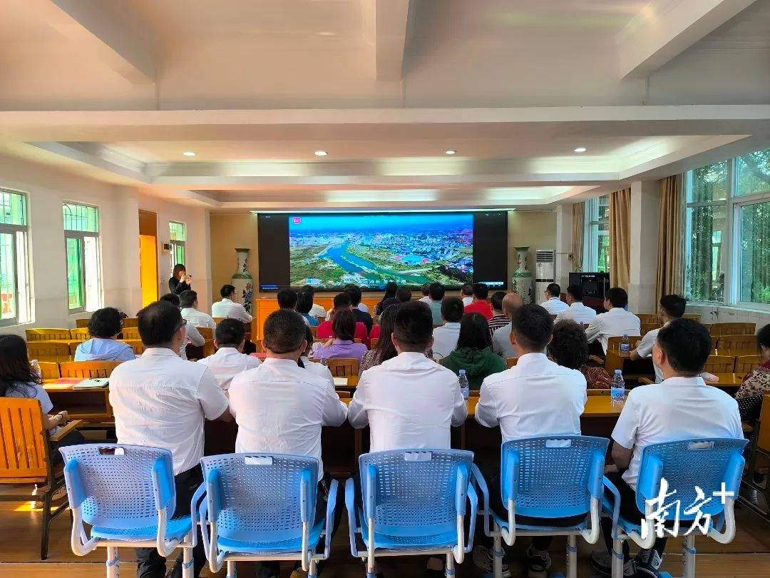 番禺区市桥星海中学到五华县安流中学参观交流