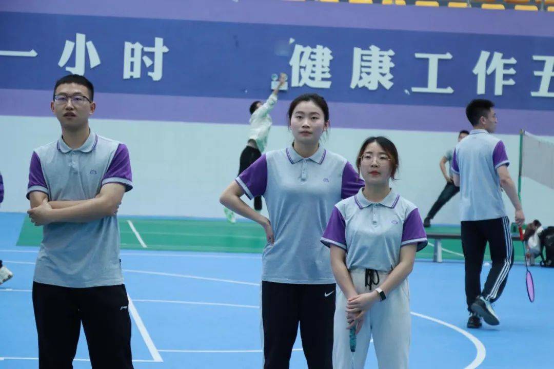 精彩绽放羽你同行南充高中高坪校区第一届教职工羽毛球比赛