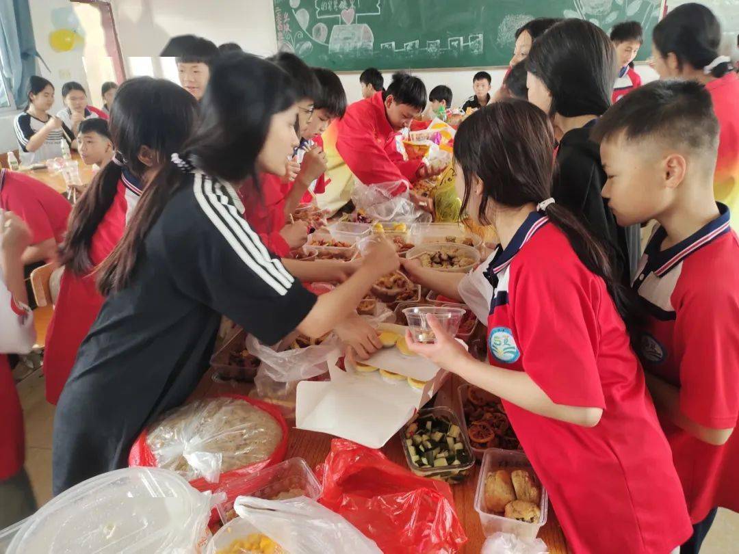 桂平市石龙一中庆祝三月三活动