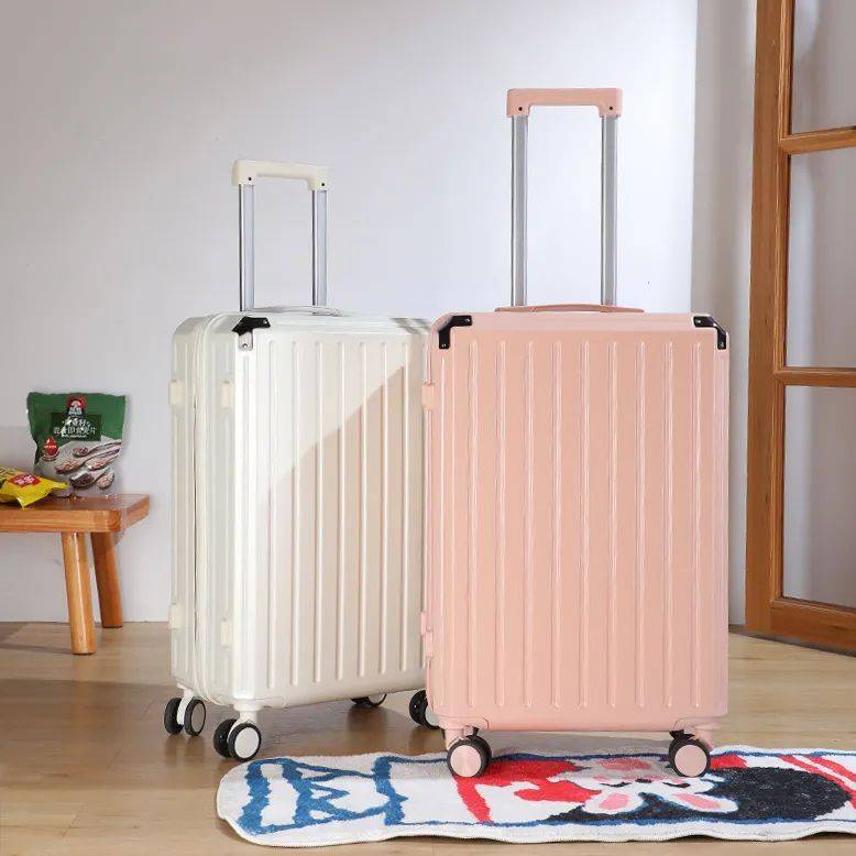 高颜值多功能行李箱设计简约千摔百砸都不烂才100出头