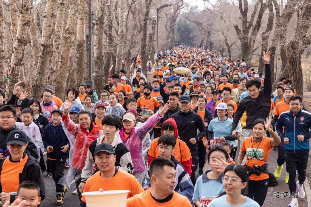 春季欢乐跑发令枪响净月潭森林赛道上的速度与激情