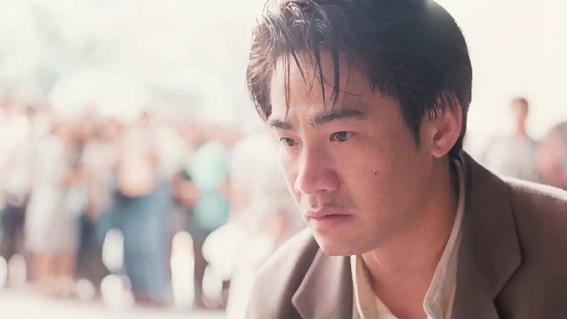 香港男星满头白发复出拍剧,因烂赌输到破产,转行做殡葬生意_尹扬明