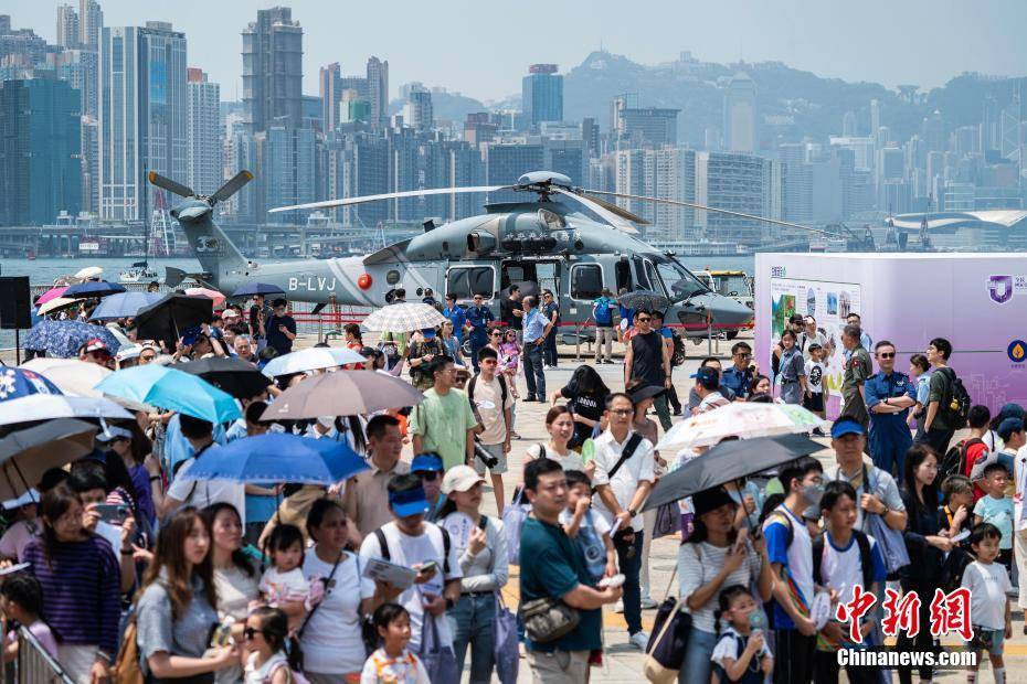 香港特区政府飞行服务队首次参加全民国家安全教育日开放日活动