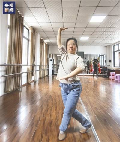太棒了秋华这个唐氏女孩会川剧变脸