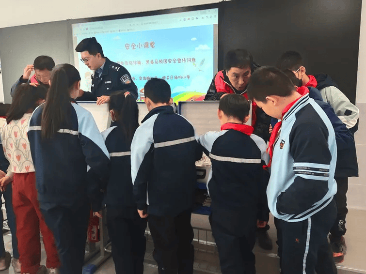 社区民辅警深入辖区科学院中学,兰州七中,南河小学,宁卧庄小学,科学院