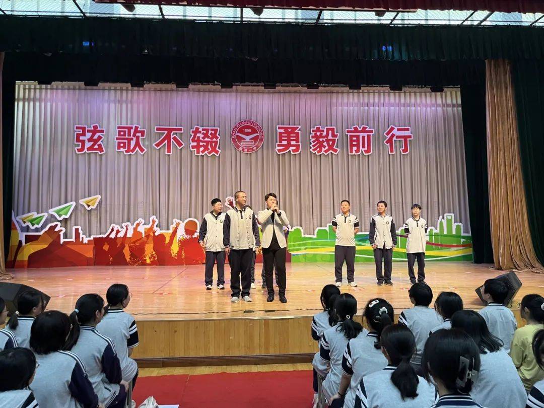 校讯点燃生命激情梦想成就未来临汾一中高一年级举行大型励志报告会