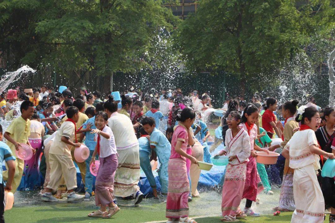 泼水欢歌 水漾童年丨景洪辖区多所学校欢度泼水节
