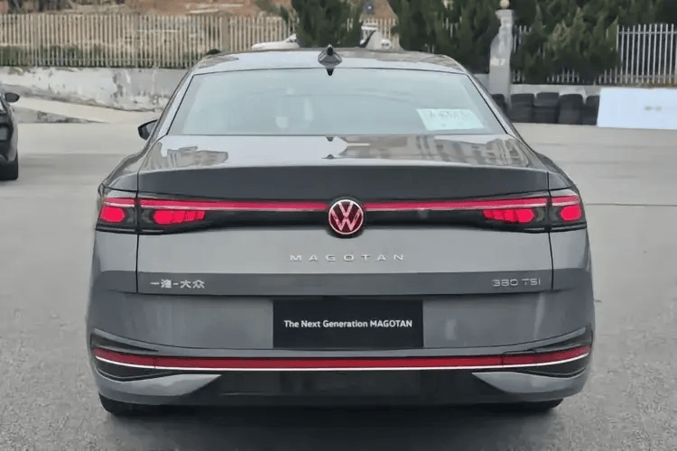 重回"b级之王",新款大众迈腾实车亮相街头!_搜狐汽车_搜狐网