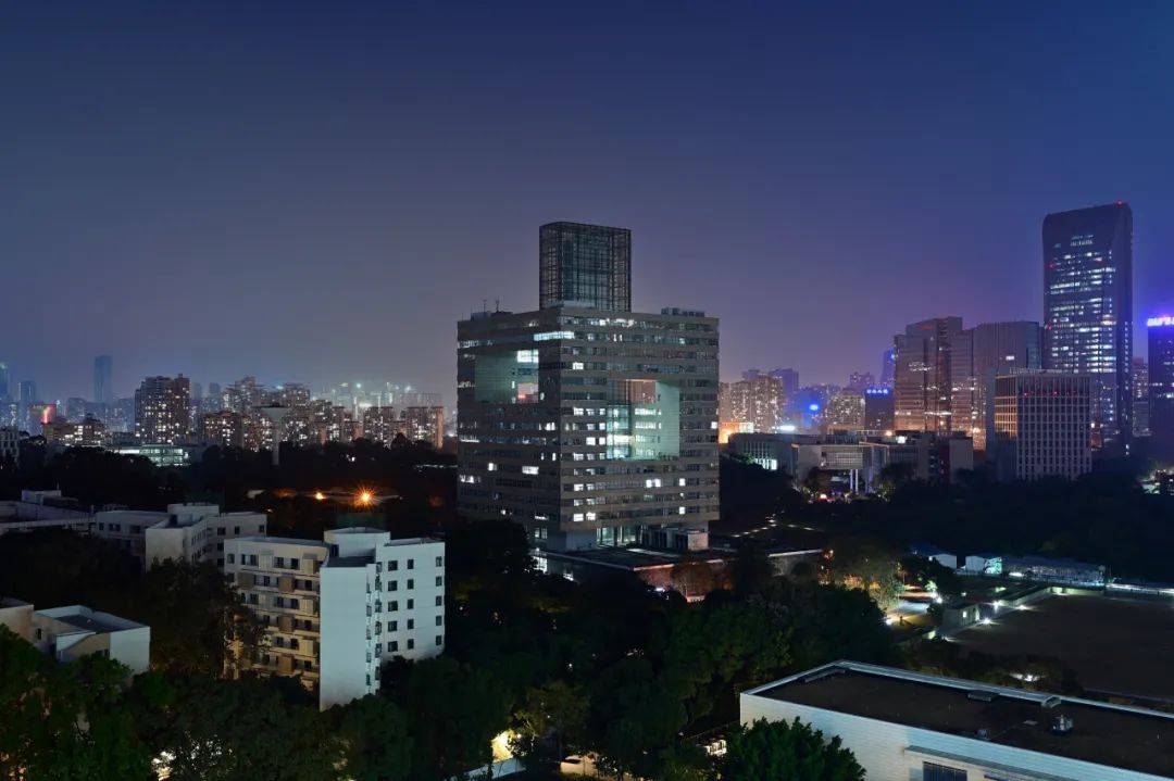 深圳大学夜景图片