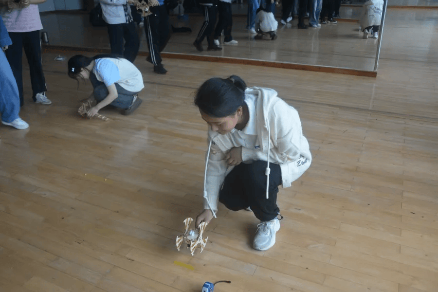 祁门一中举办未来太空车科技创新大赛