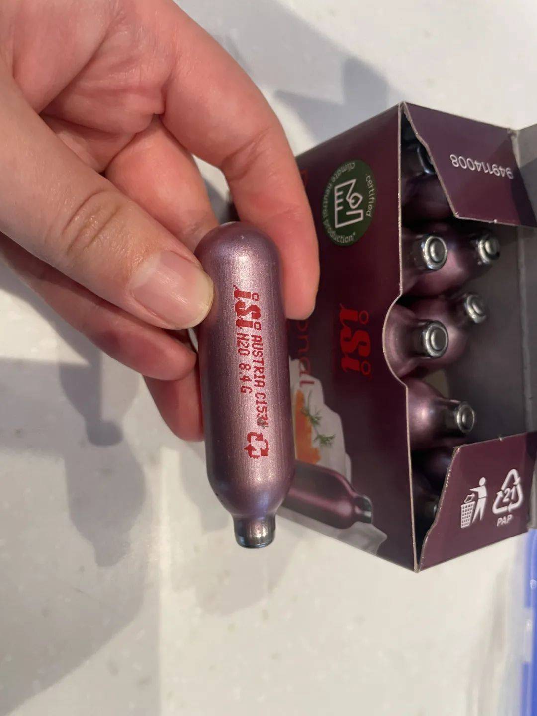 滥用危害大!一分钟带你认识"双面"笑气