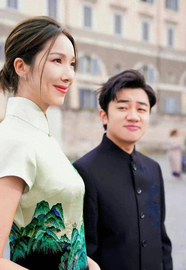 王祖蓝李亚男夫妻把新中式穿去欧洲李亚男身材非常高挑