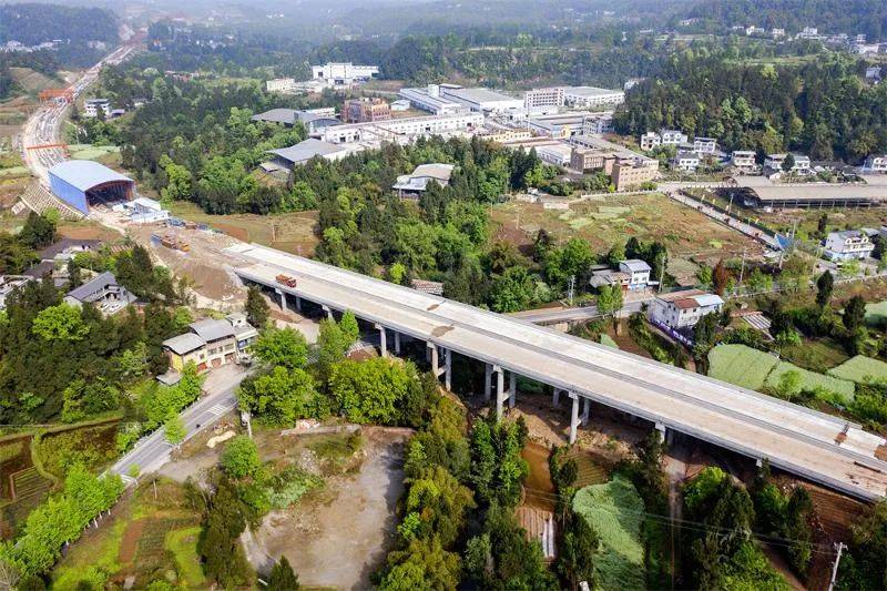 22日笋沟大桥,4月5日伍郎庙大桥和4月8日青冈梁大桥相继实现双幅架通