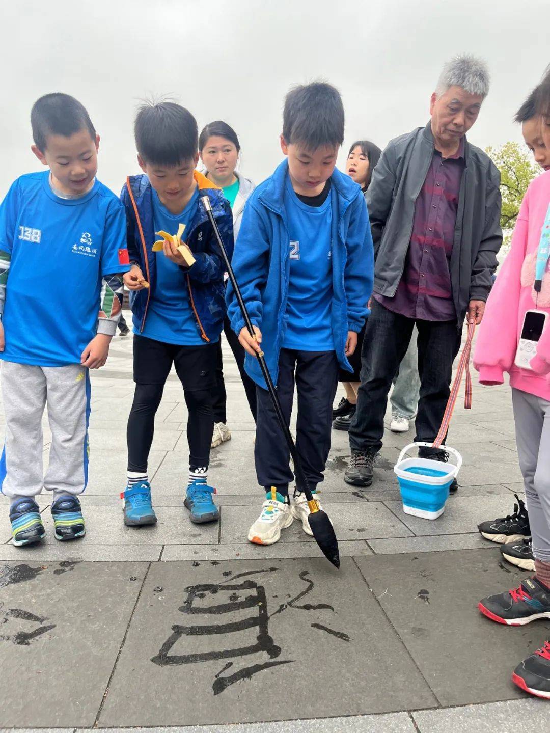 "用大笔书写人生,用脚步丈量世界" 地书体验&亲子晨跑