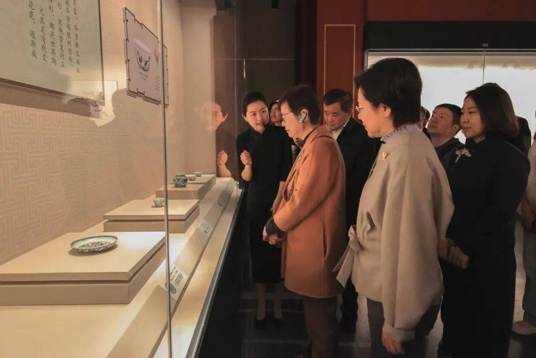 香港特别行政区第五任行政长官林郑月娥莅临江西省博物馆参观交流