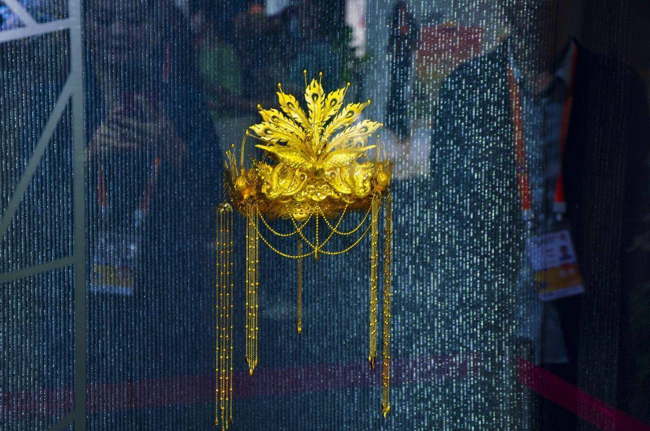 老凤祥"藏宝金""凤祥喜事" 打造消费新场景 "金"彩亮相消博会