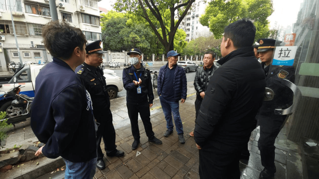 芷江西路街道开展联合执法让烟火气不再扰民