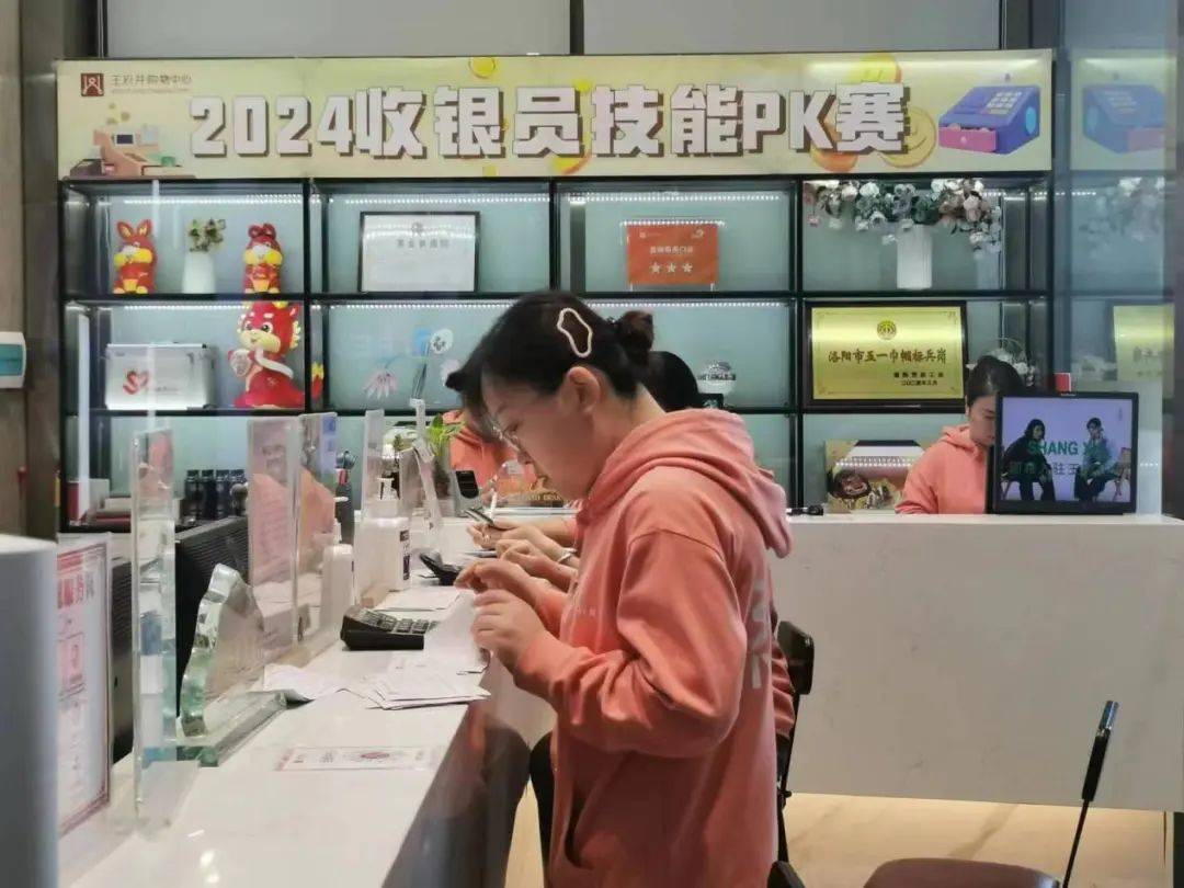 洛龙区开展普法宣传活动;瀍河区开展义诊活动;涧西区开展收银员技能pk