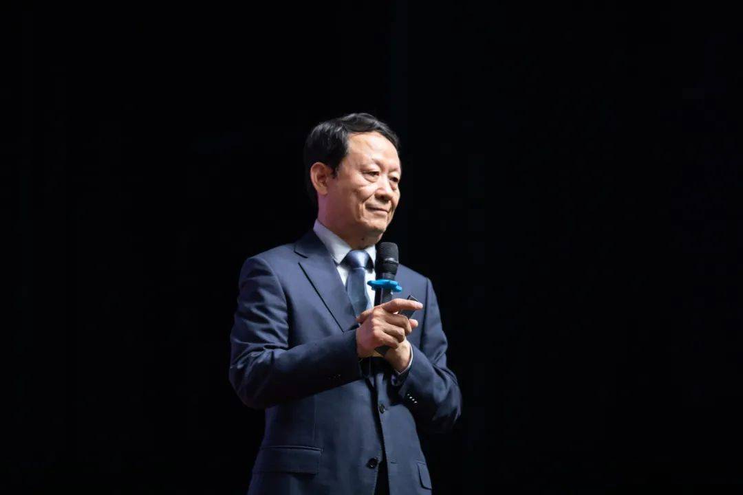 听知名校长李希贵讲述和孩子一起成长丨活动播报