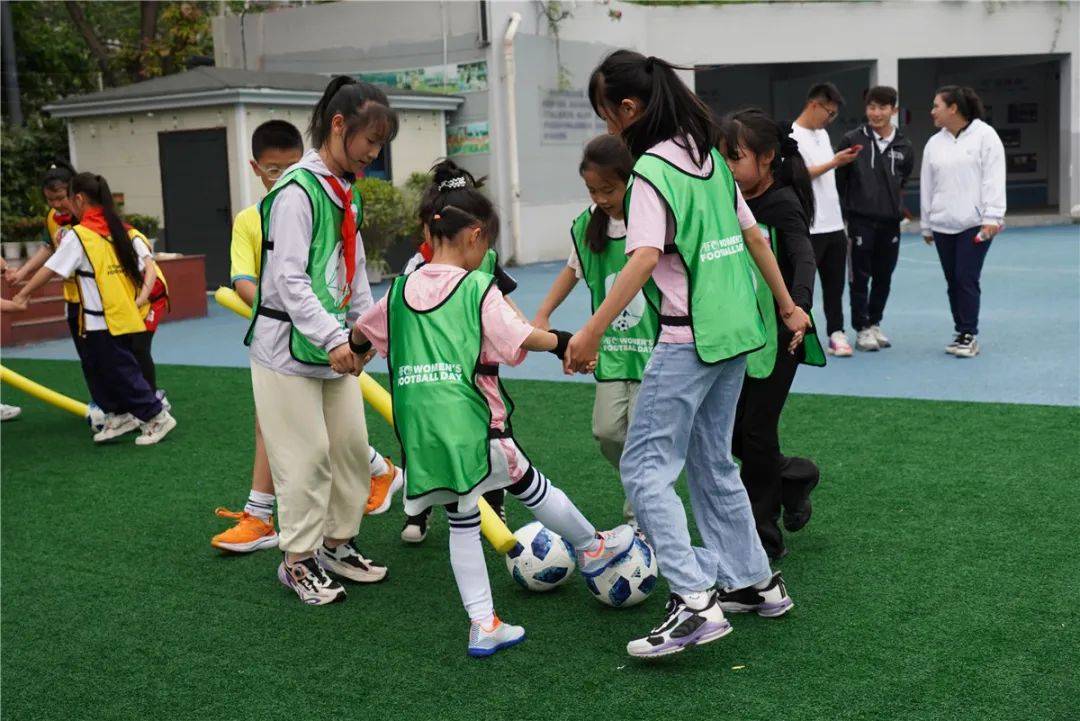 女足点燃运动激情锦江区足球协会举办亚足联女足日女孩足球节