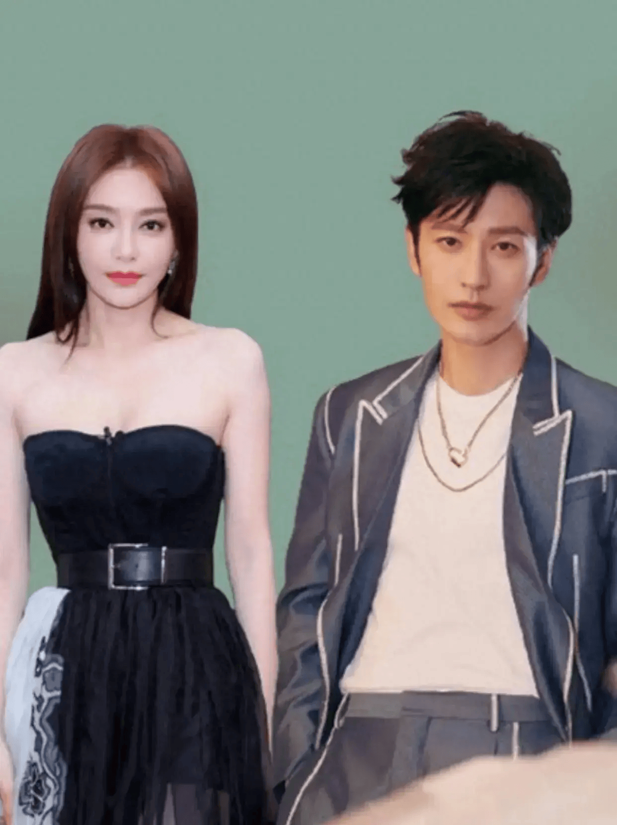 冲锋的勇士,每一段感情都很认真,拍"还珠格格"的时候,她和黄晓明相爱