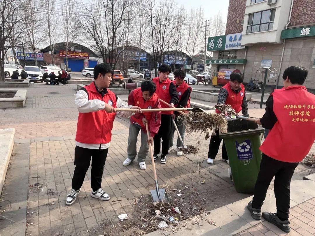 凝聚青年力量点亮城市文明大学生志愿者在行动