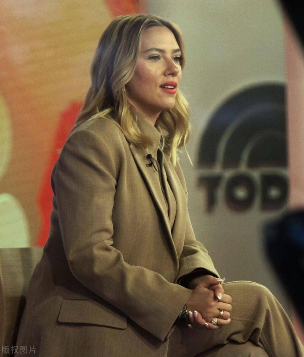 斯嘉丽·约翰逊,这身材饱满丰腴太性感了!