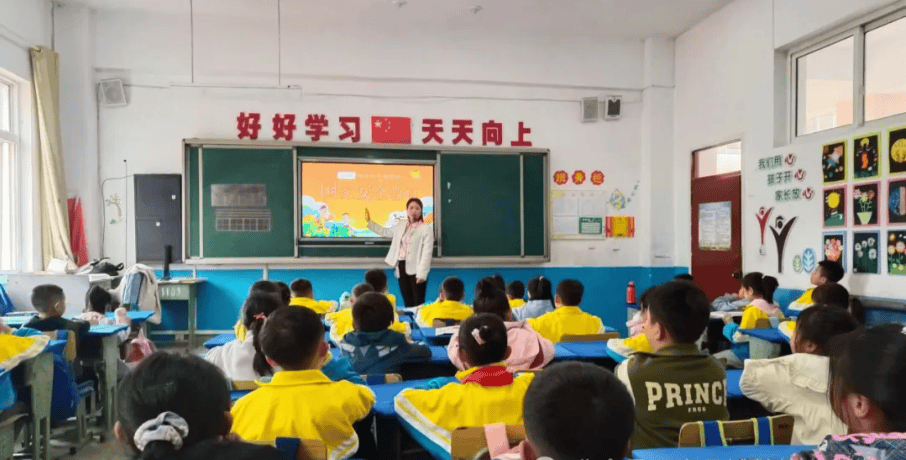通过国旗下讲话,开展"千万师生同上一堂国家安全课",书法绘画,手抄报