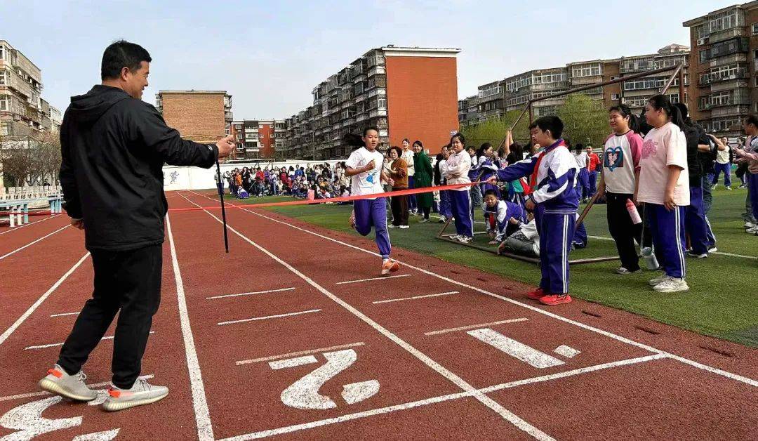 津门小学举办奔跑如风逐梦向前春季长跑比赛