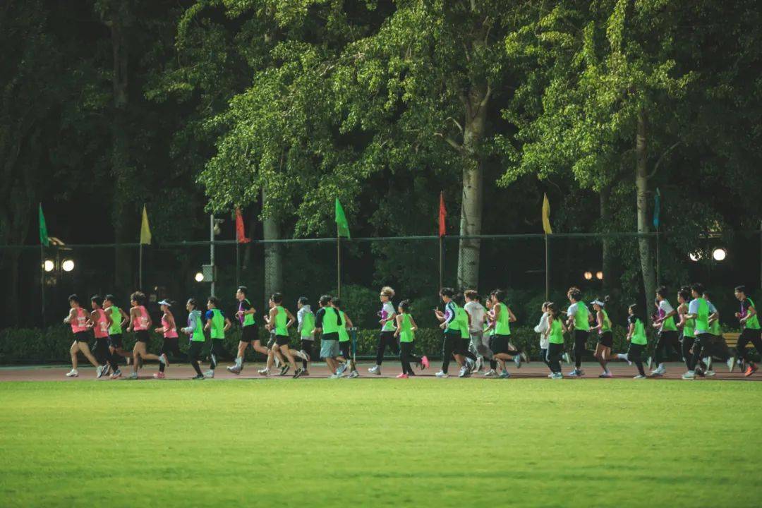 直击北体田径之夜!_青春_英东_师生