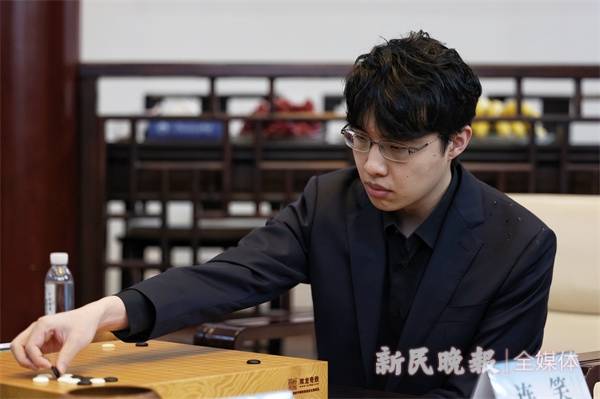 2比1逆转芈昱廷,连笑成为27年来首位重新夺冠的天元_决赛_中盘_挑战权