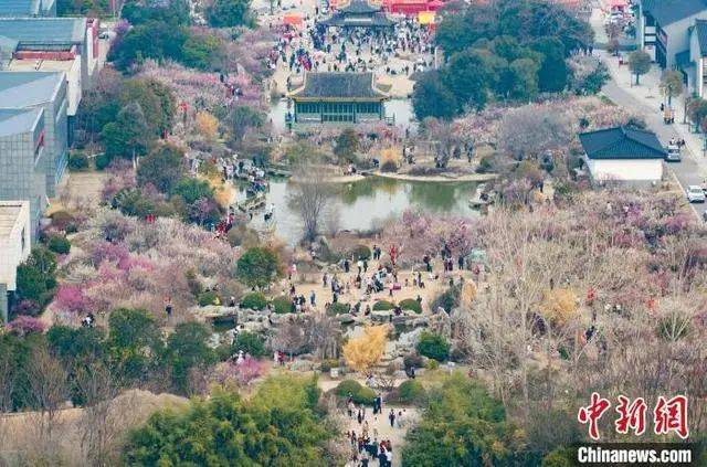 3月20日,首届北京朝阳花园节在日坛公园拉开帷幕.