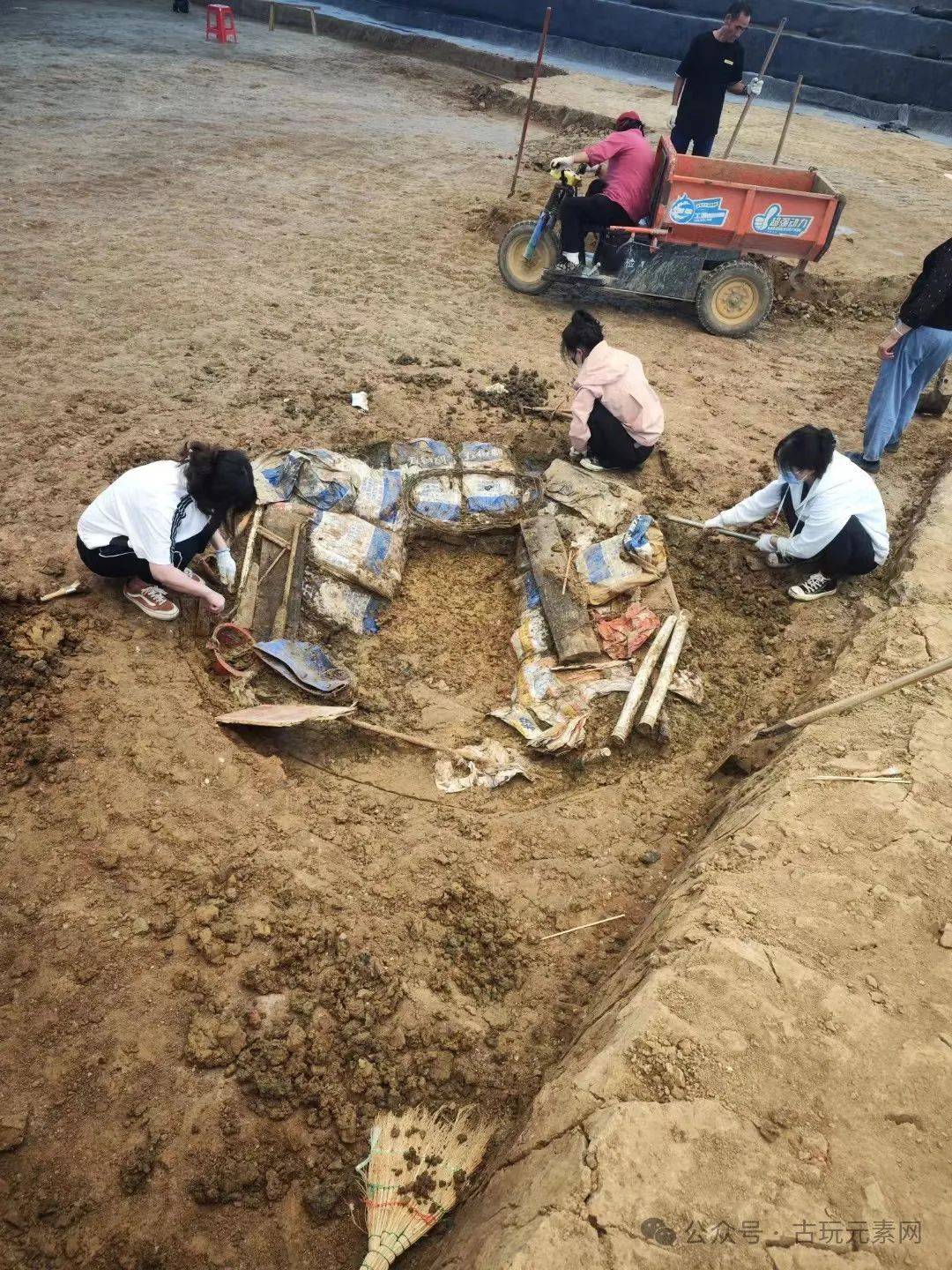 历史上曾多次被盗!迄今规模最大的楚国武王墩墓文物上新!