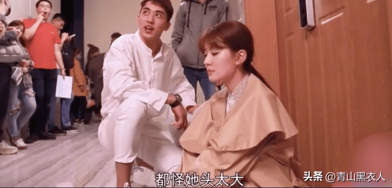 而另一边看着同样带上"痛苦面具"的许魏洲,就连旁边