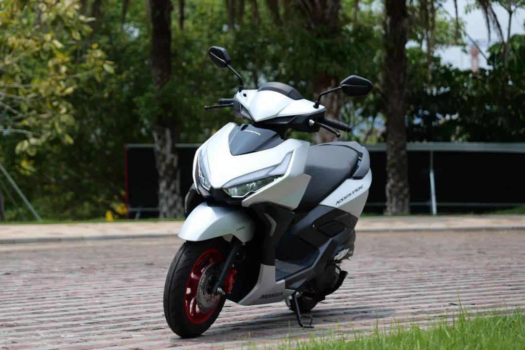 新大洲本田ns125rx翼进化,售价11999元起丨ns125la熊本熊特别版更加