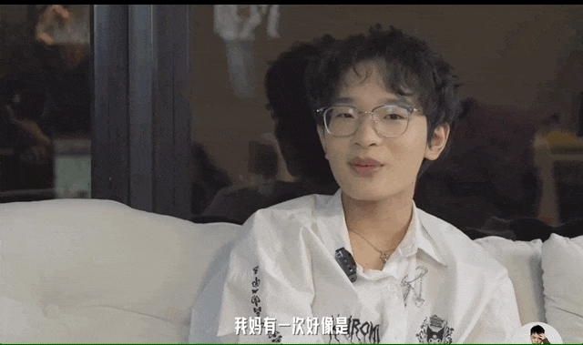 17岁钟美美有名有钱但妈妈还是被爸爸打骨折了