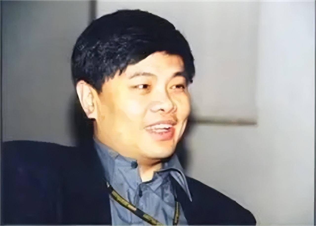 然而,当丁健邂逅许戈辉之时,他已经拥有了自己的家庭和孩子.