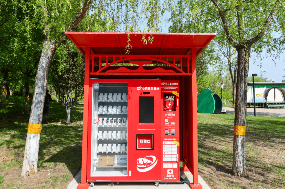 北京计划在2000处公交站台投入aed和共享充电宝