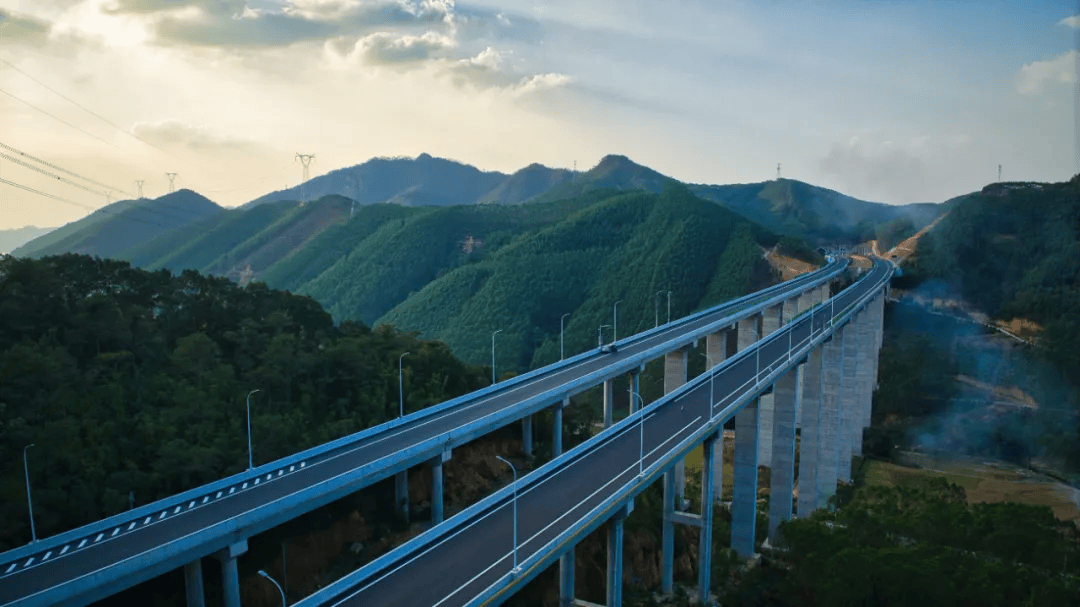 钦州:南湛高速建设进展顺利 预计今年上半年建成通车
