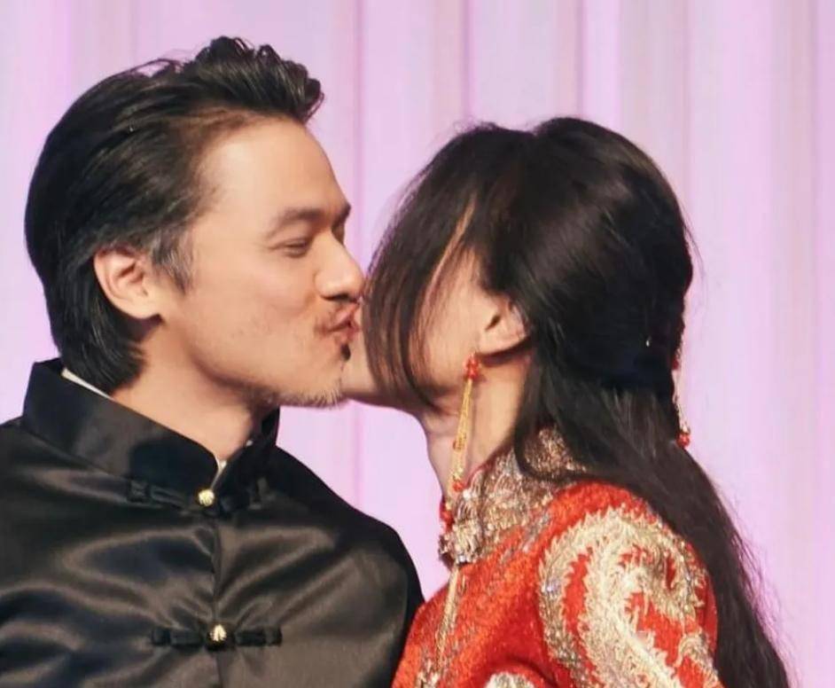 炸裂了!48岁舒淇办结婚纪念日,现场鲜花簇拥超浪漫,照片全曝光