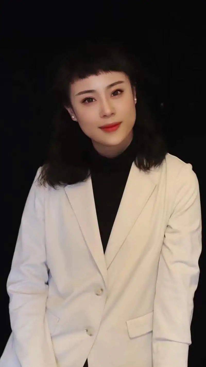 李英杰   饰    铁镜公主李英杰,济南市京剧院青衣演员,中国戏剧家