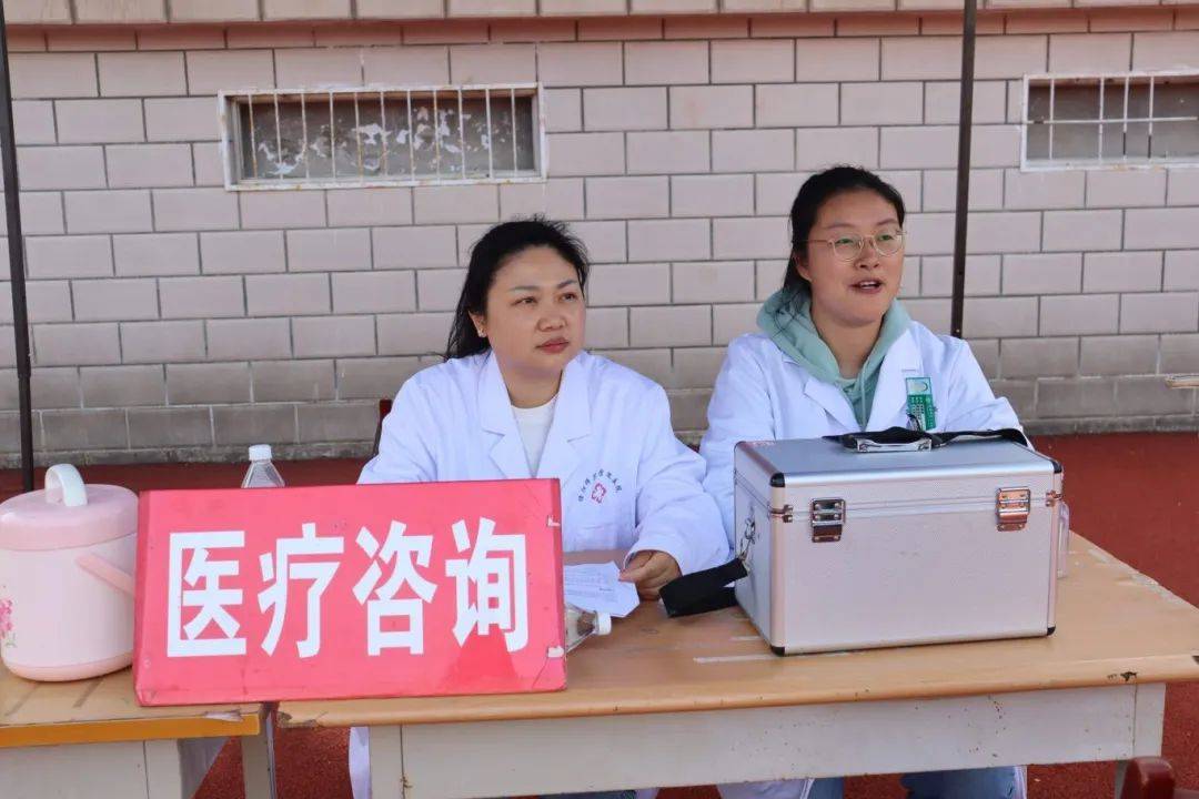 校医院  李静娴 李念医生您好,可以向我们介绍一下自己吗?