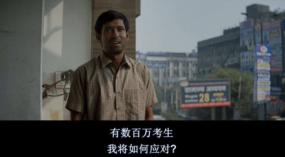 培训课的老师就因为英语不过关,连考6次都失败,用完了最后的机会.