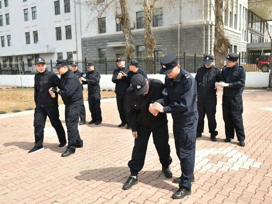 新康监狱扎实开展特警组技能训练